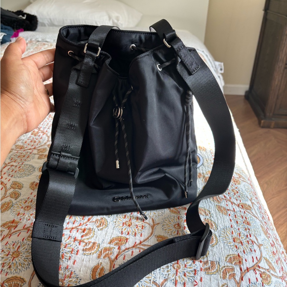 lululemon athletica Black Crossbody Drawstring Bucket Bag - Picture 2 of 6